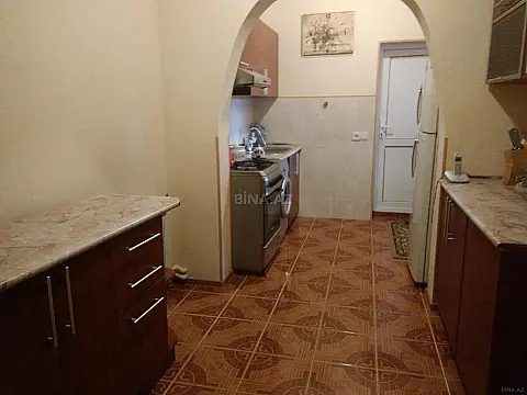 Satılır 6 otaqlı həyət evi 180 m²