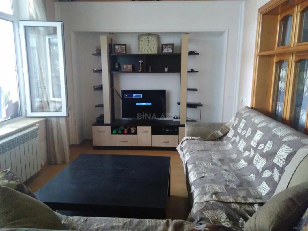 Satılır 6 otaqlı həyət evi 180 m²