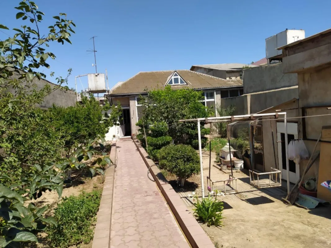 Satılır 6 otaqlı həyət evi 180 m²