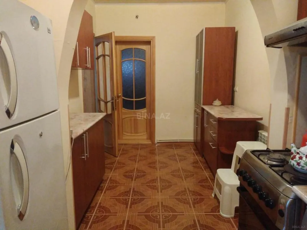 Satılır 6 otaqlı həyət evi 180 m²