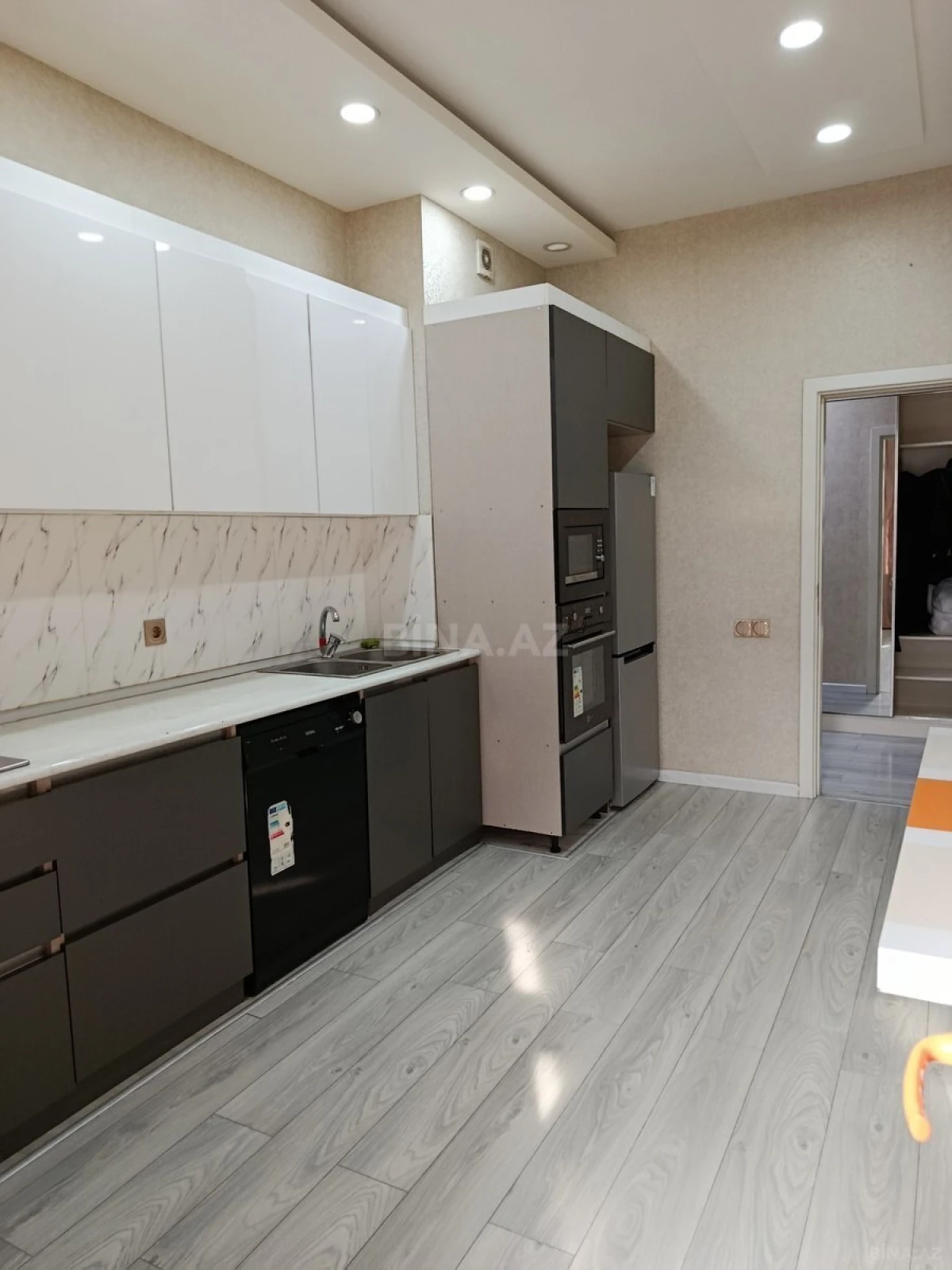 Kirayə verilir 3 otaqlı mənzil 110 m²