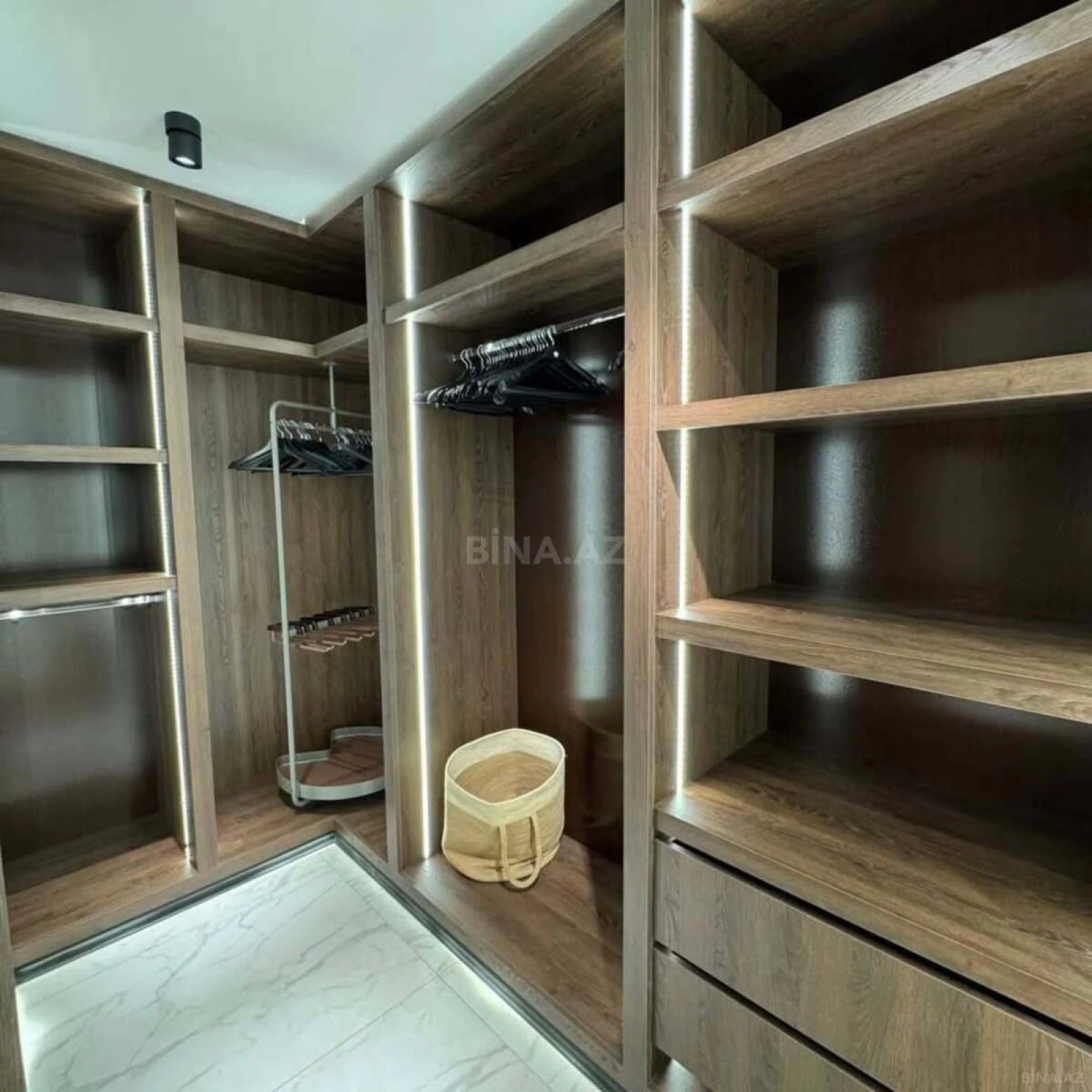 Kirayə verilir 3 otaqlı mənzil 140 m²