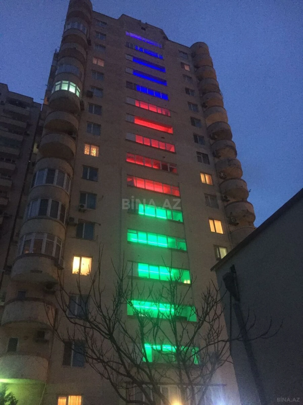 Satılır 2 otaqlı mənzil 102 m²