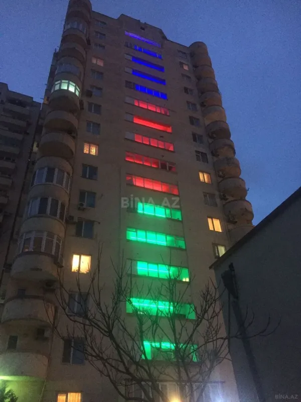 Satılır 2 otaqlı mənzil 102 m²