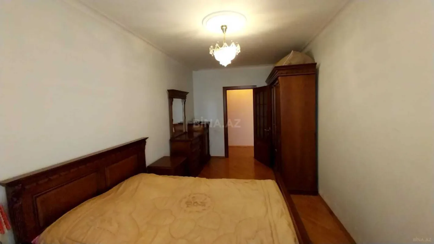 Satılır 2 otaqlı mənzil 102 m²