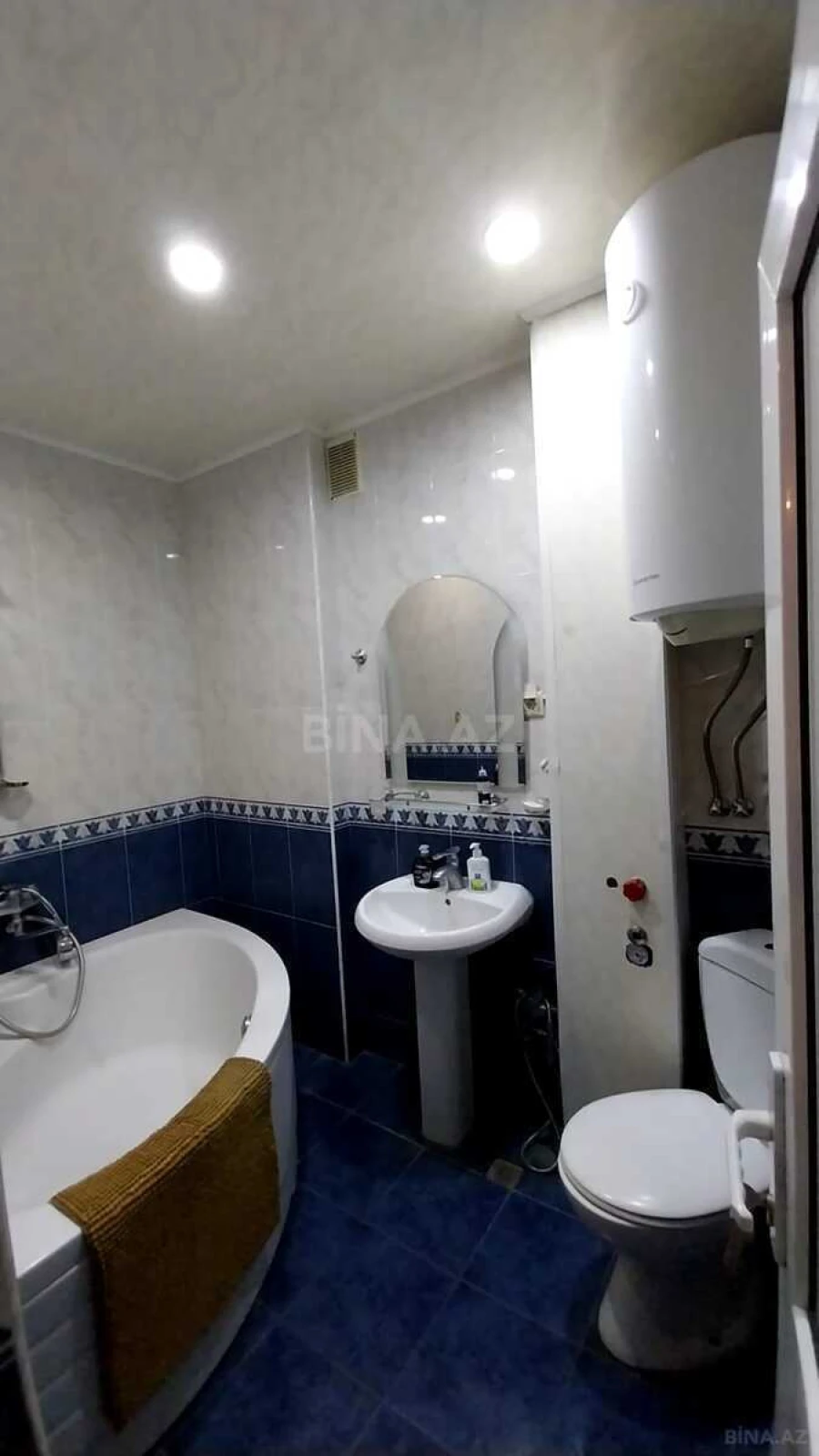 Satılır 2 otaqlı mənzil 102 m²