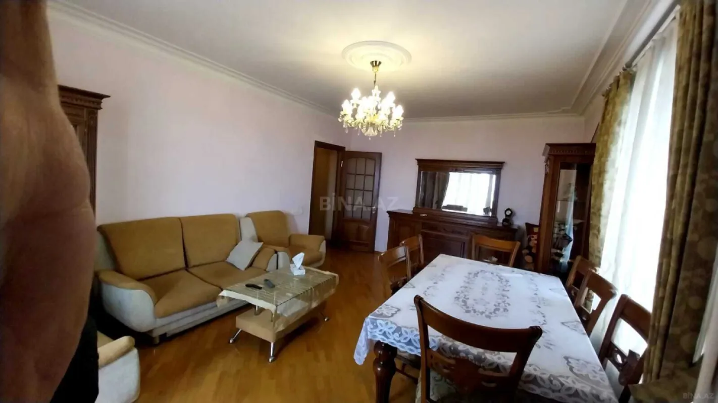 Satılır 2 otaqlı mənzil 102 m²