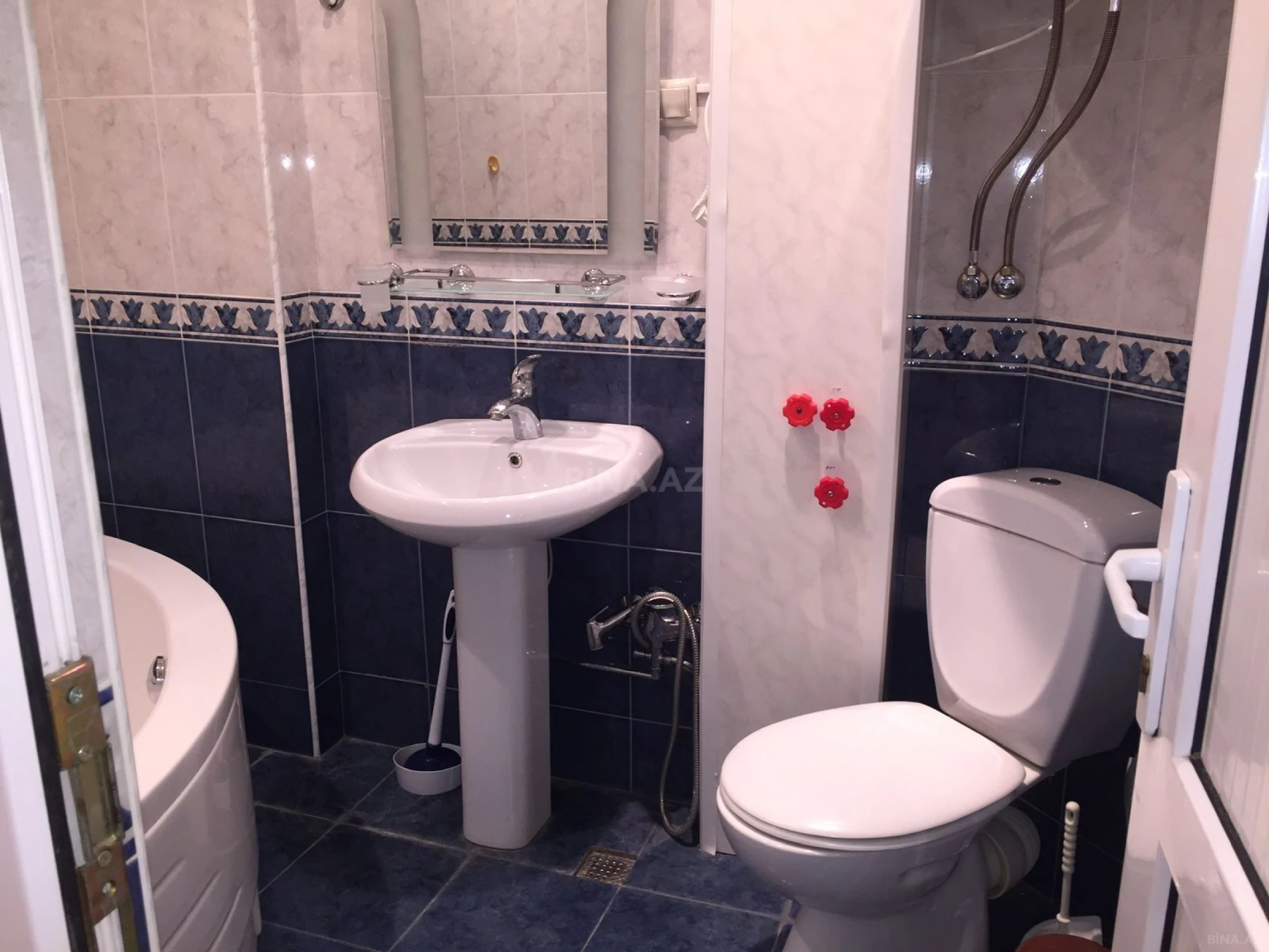 Satılır 2 otaqlı mənzil 102 m²