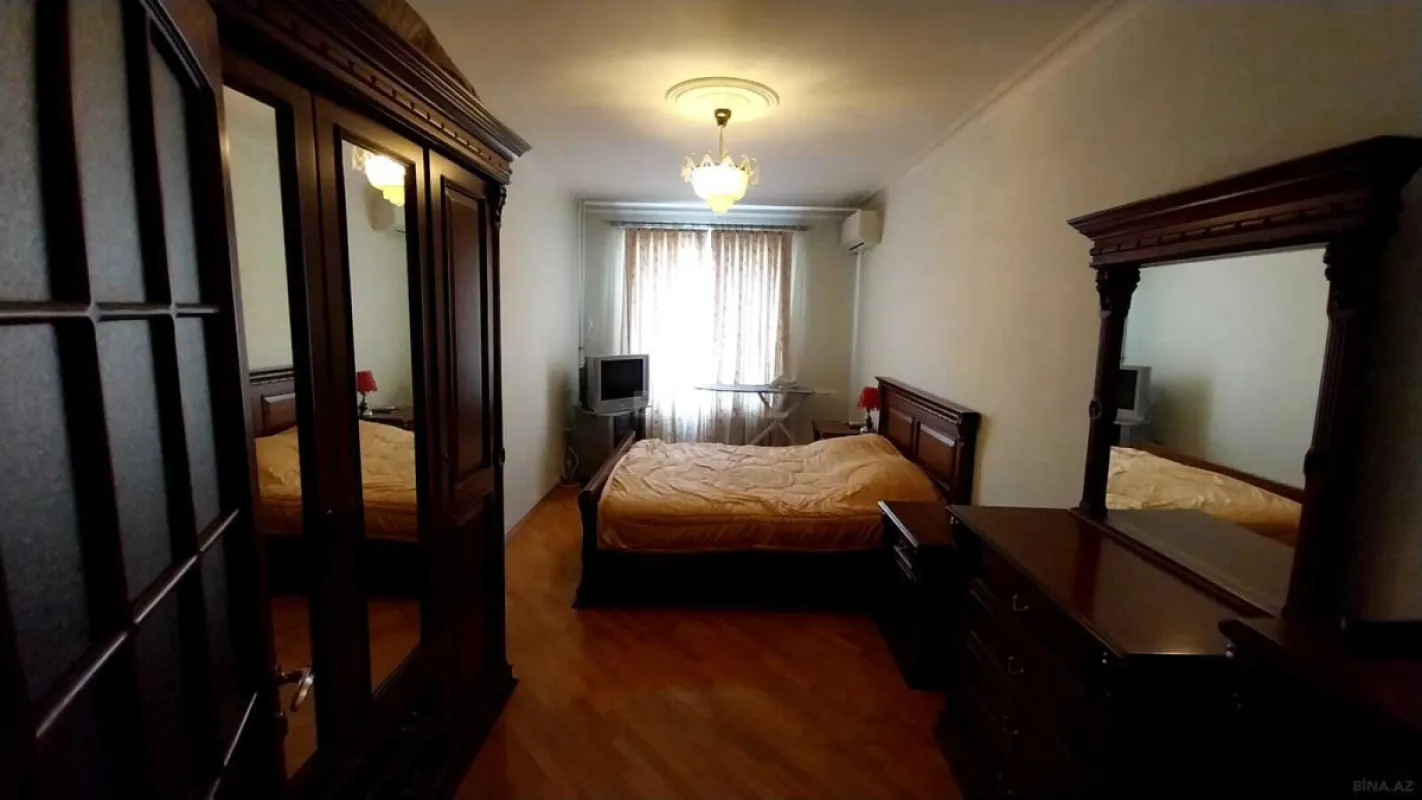 Satılır 2 otaqlı mənzil 102 m²
