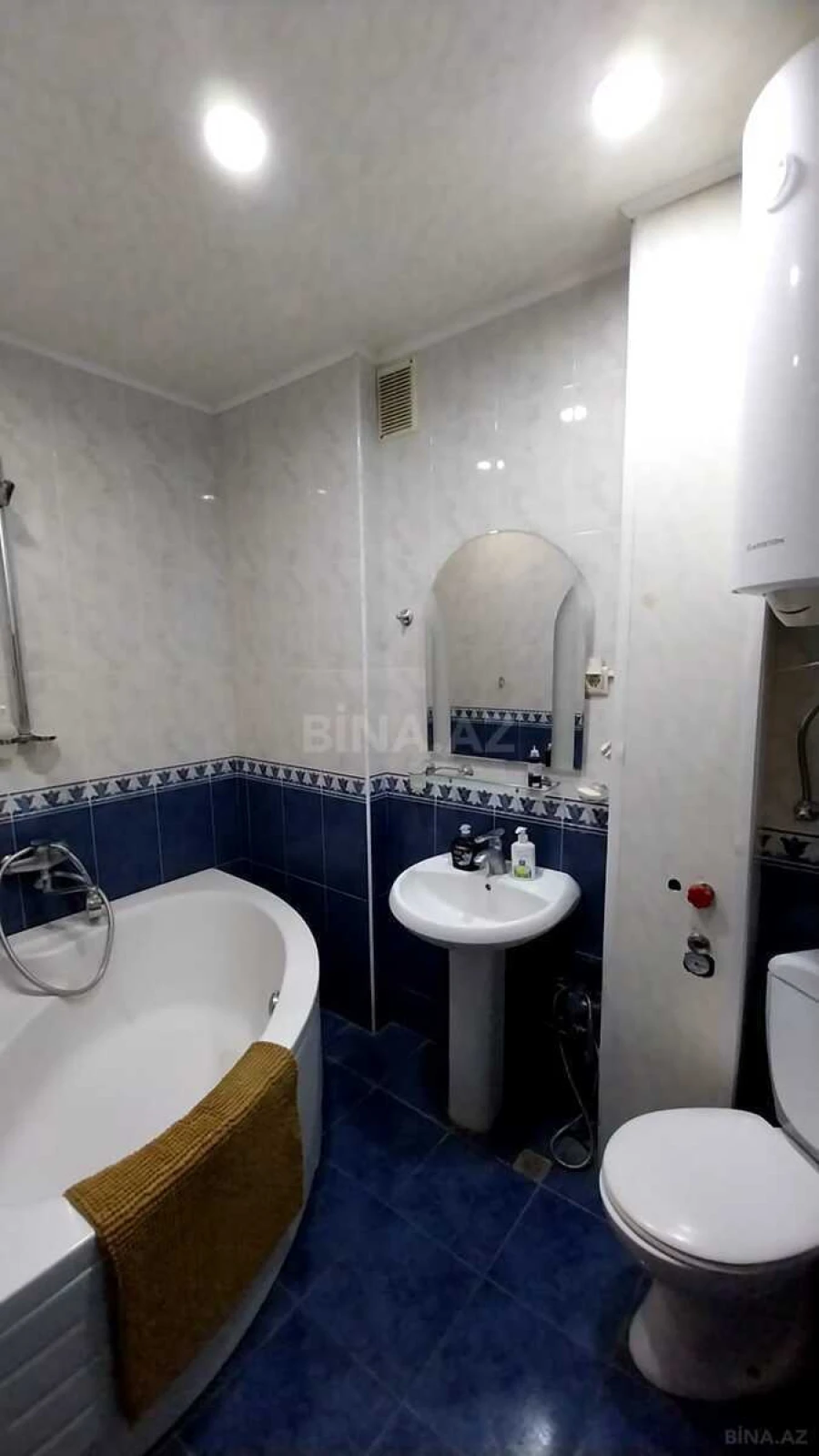 Satılır 2 otaqlı mənzil 102 m²