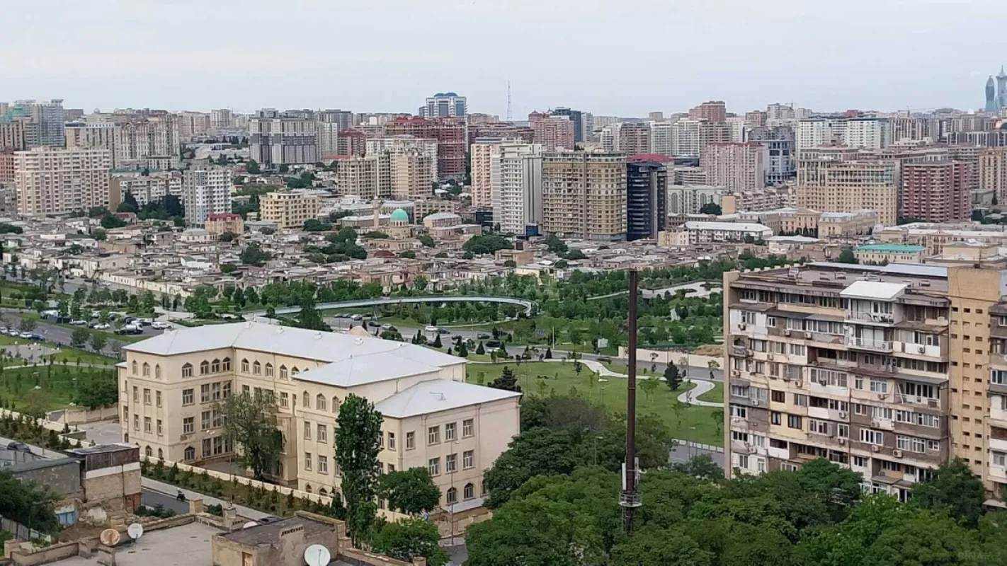 Satılır 2 otaqlı mənzil 102 m²