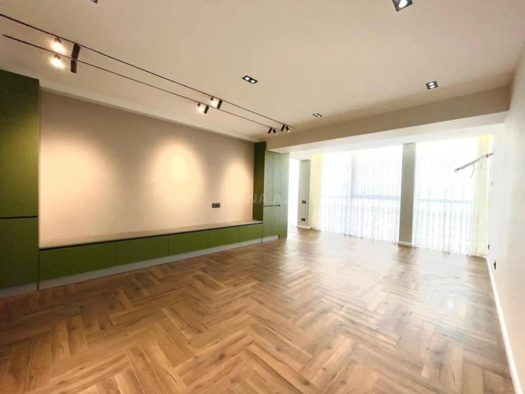 Satılır 3 otaqlı mənzil 113 m²