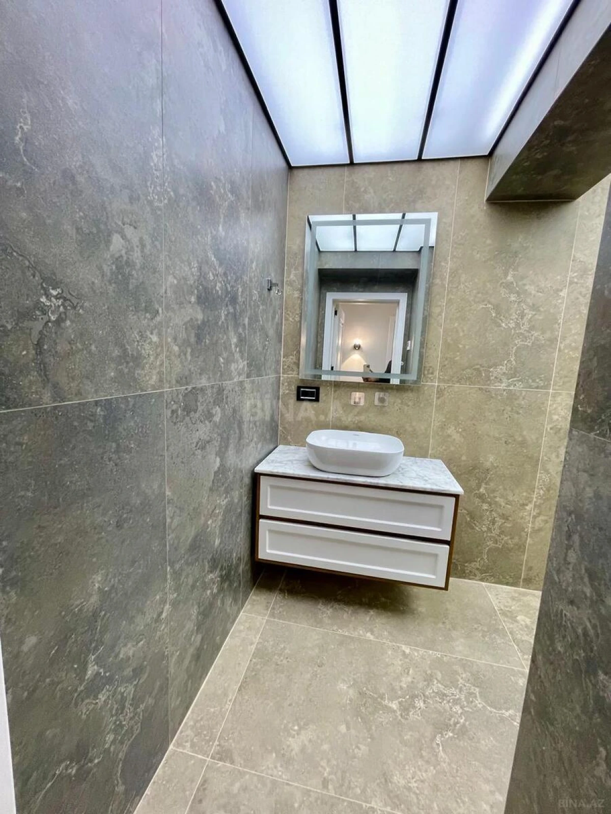 Satılır 3 otaqlı mənzil 113 m²