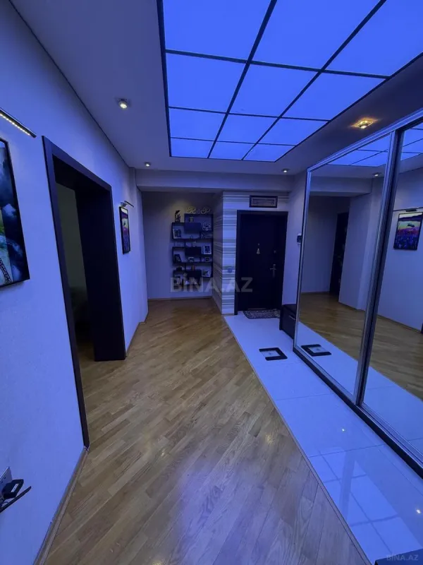 Satılır 3 otaqlı mənzil 132 m²