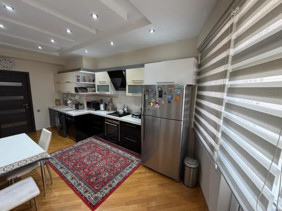 Satılır 3 otaqlı mənzil 132 m²