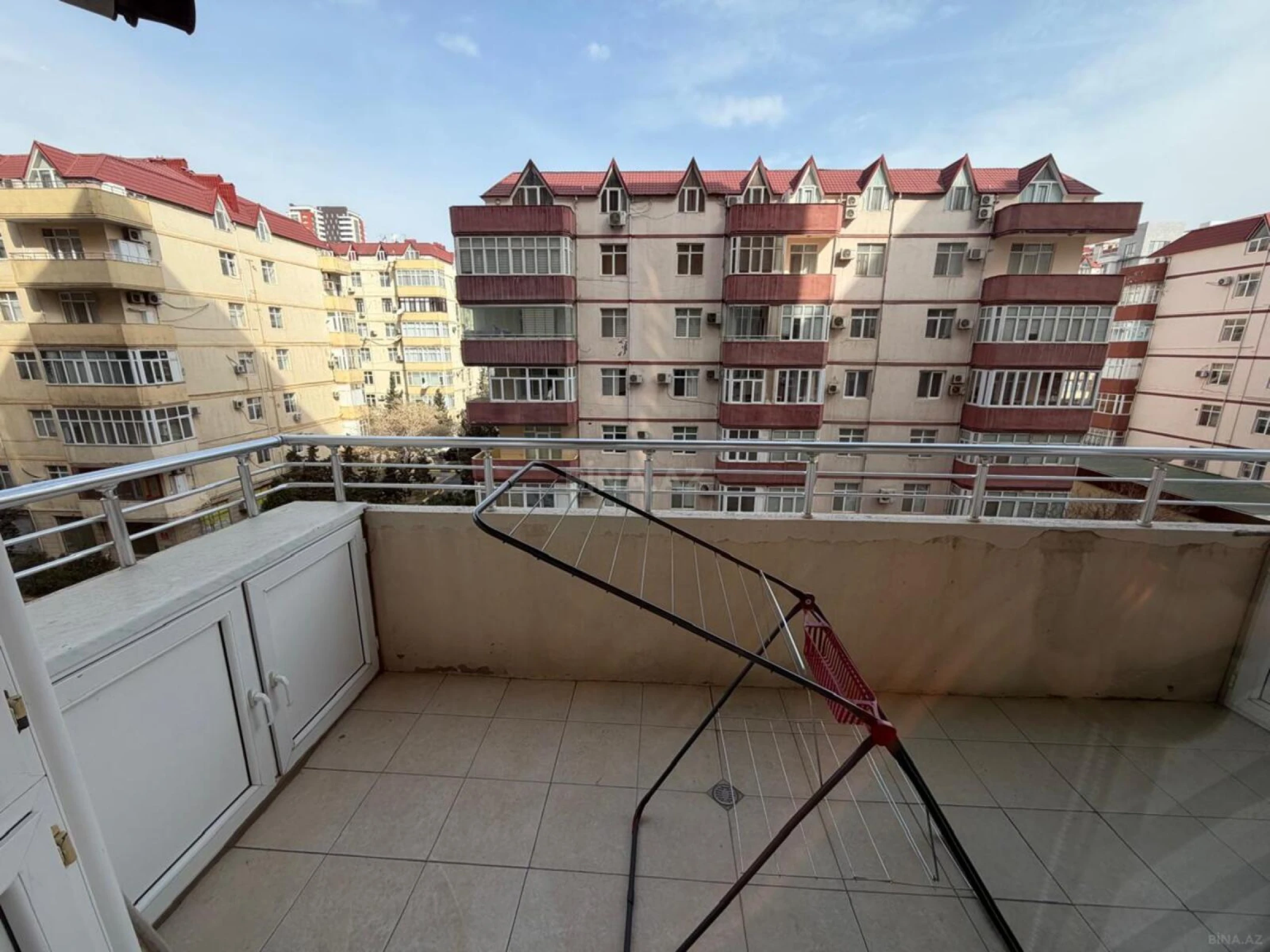 Satılır 3 otaqlı mənzil 132 m²