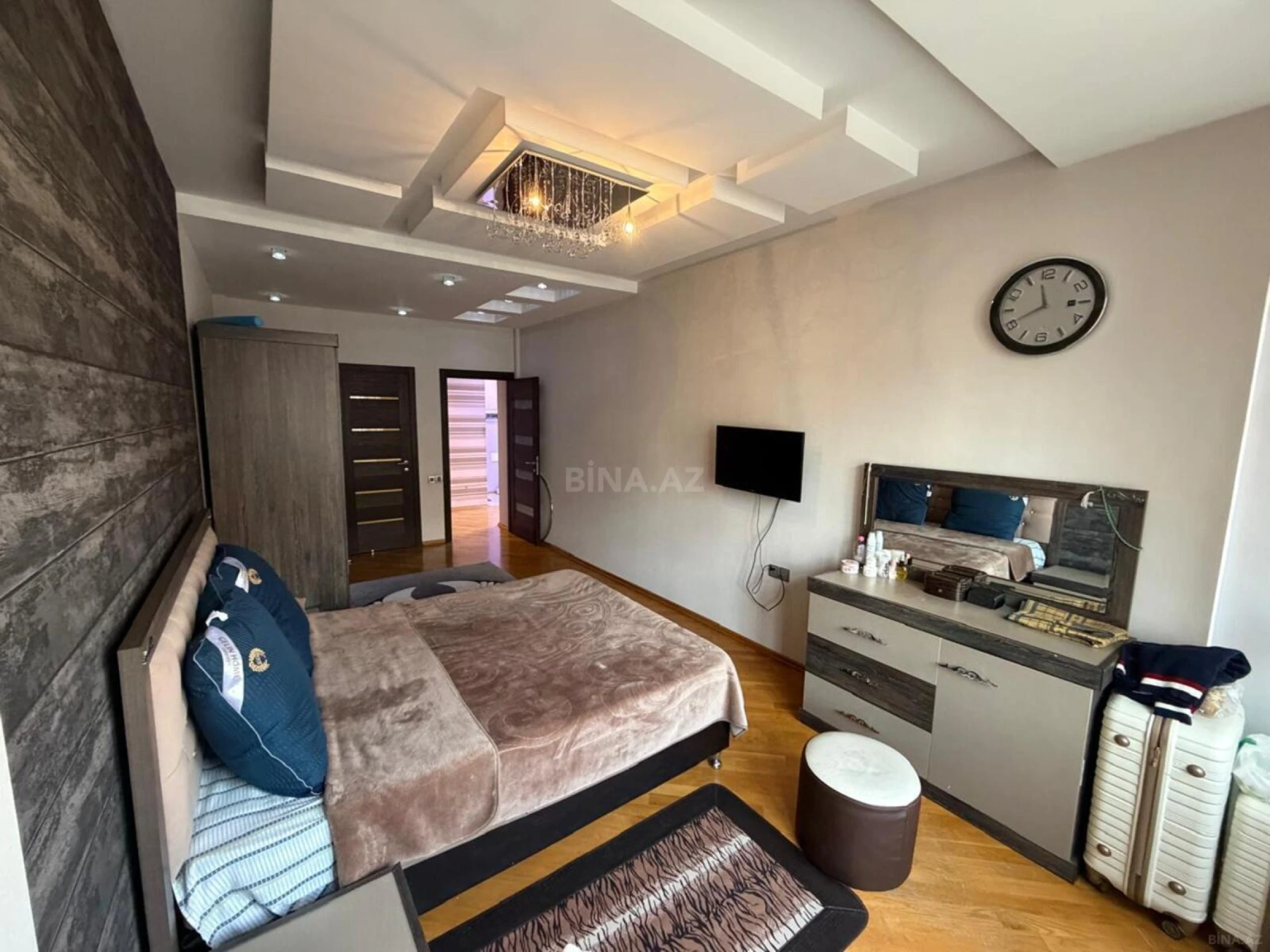 Satılır 3 otaqlı mənzil 132 m²