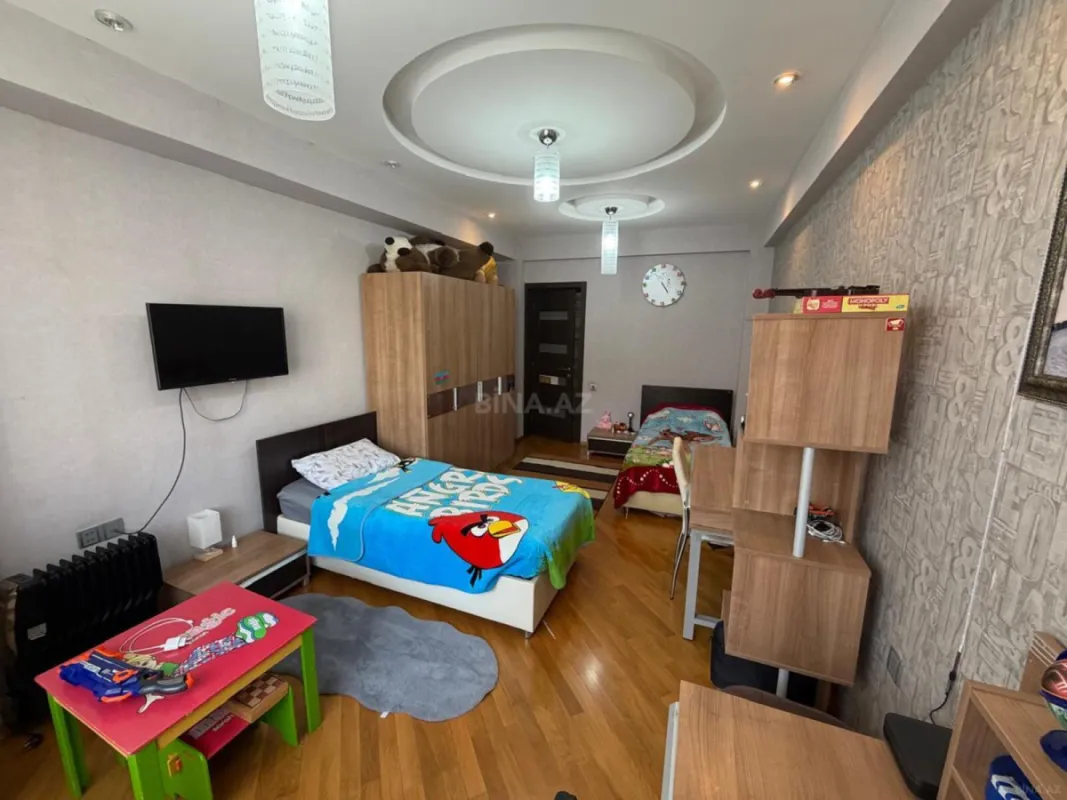 Satılır 3 otaqlı mənzil 132 m²