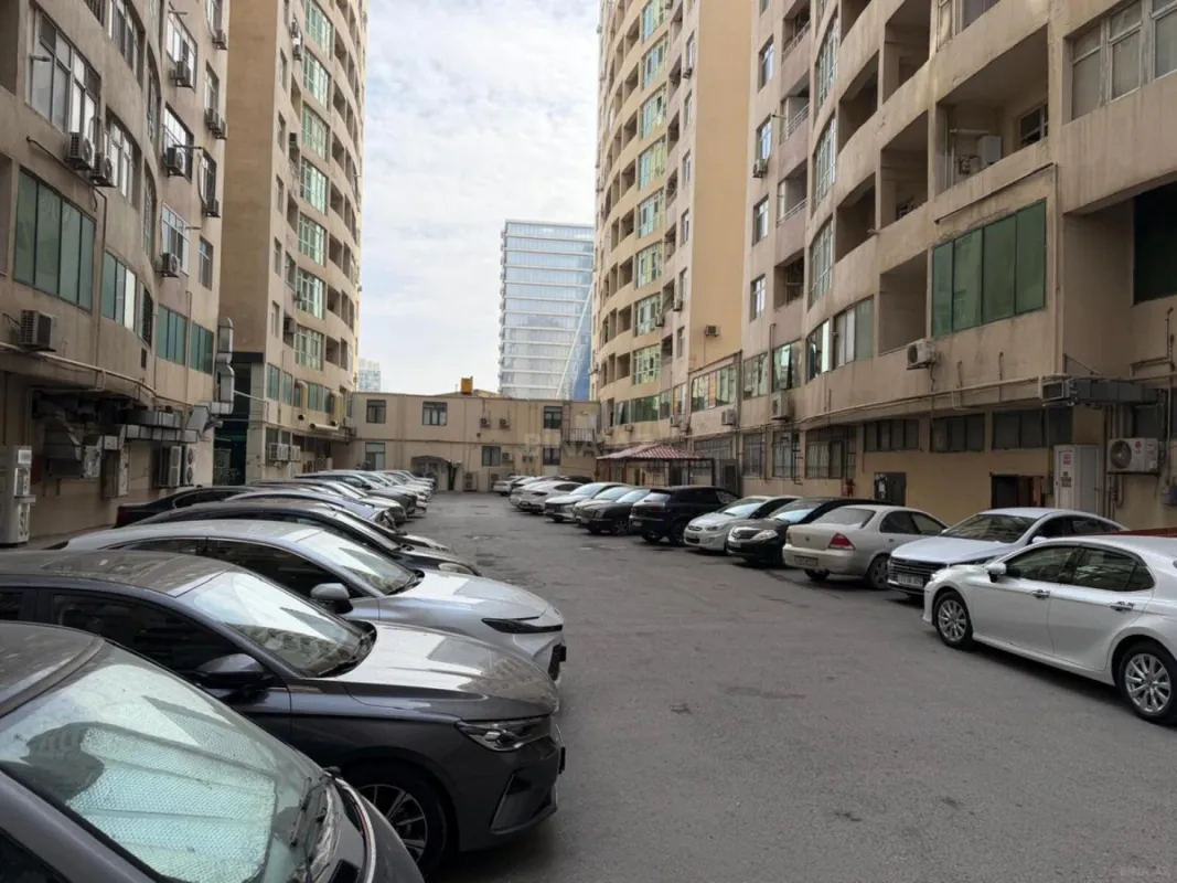 Satılır 3 otaqlı mənzil 132 m²