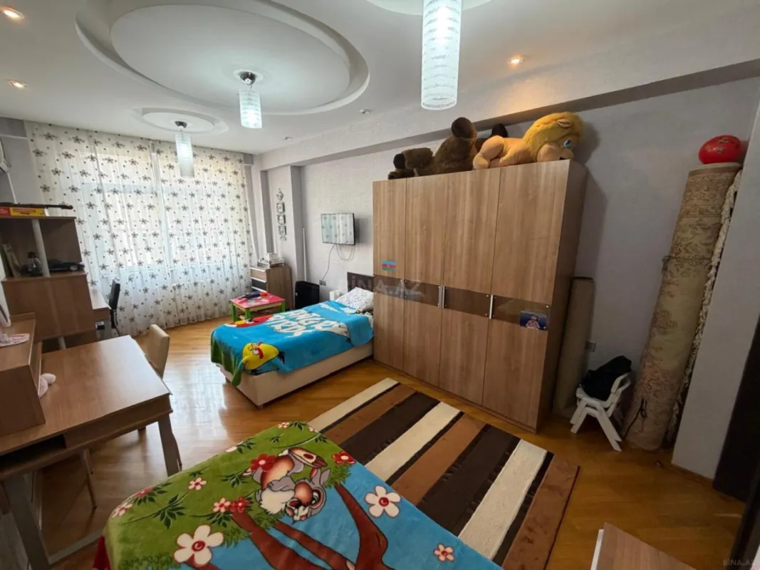 Satılır 3 otaqlı mənzil 132 m²