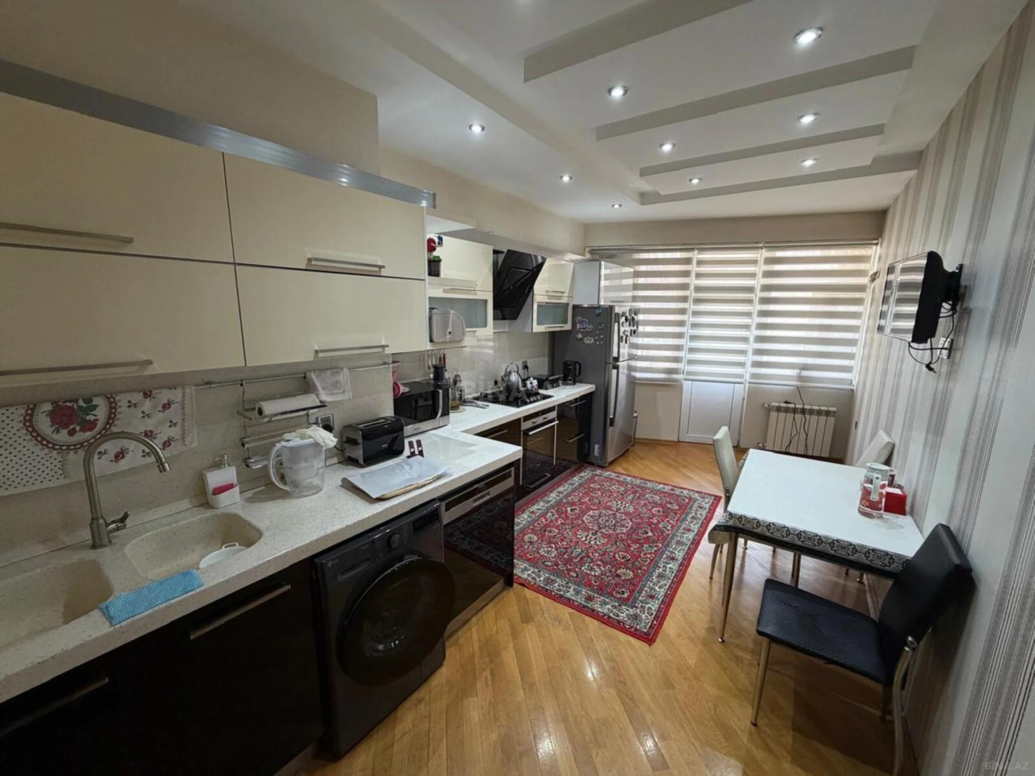 Satılır 3 otaqlı mənzil 132 m²