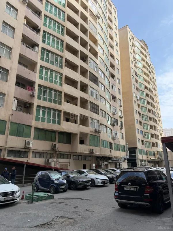 Satılır 3 otaqlı mənzil 132 m²