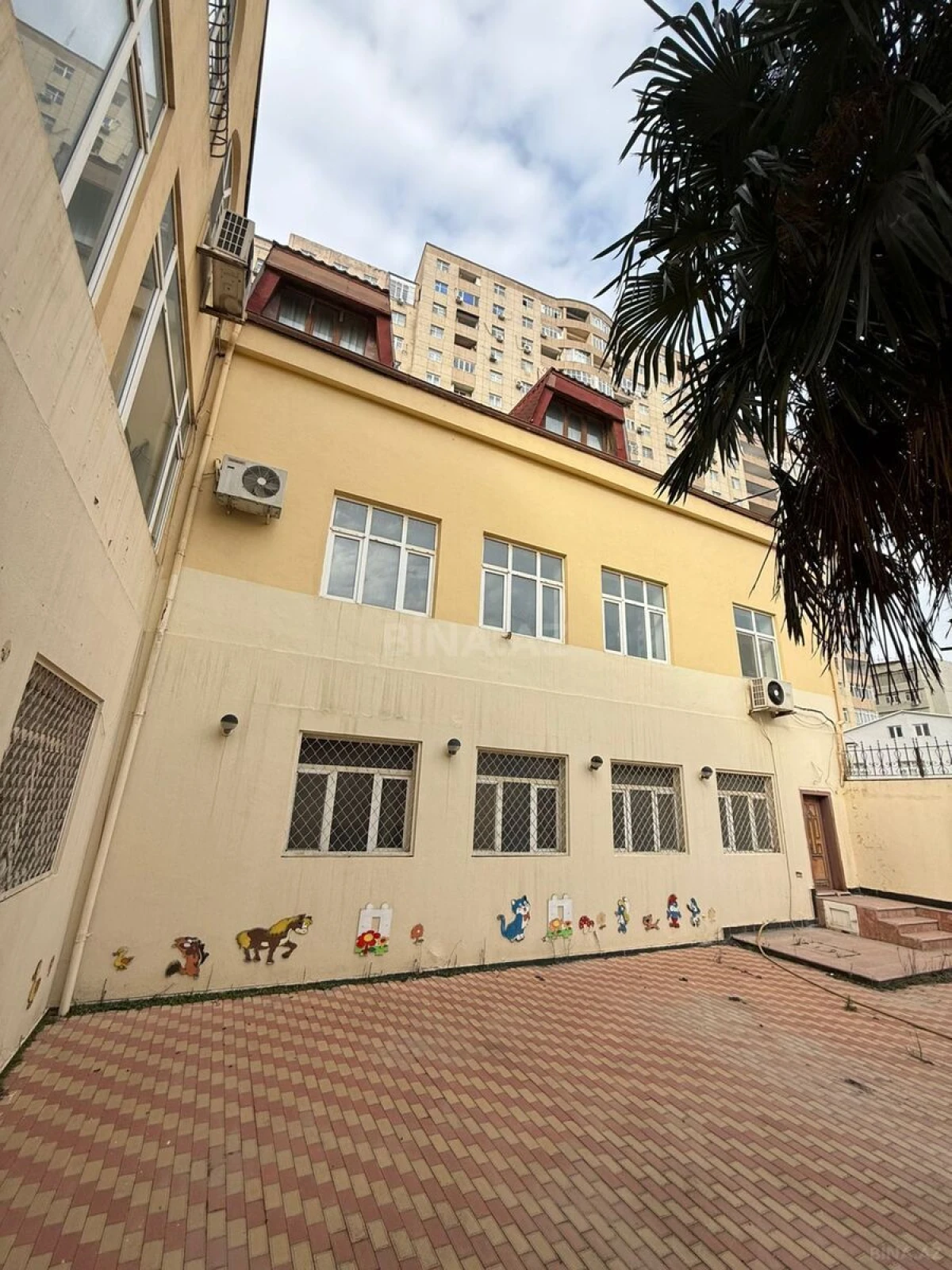 Satılır obyekt 600 m²