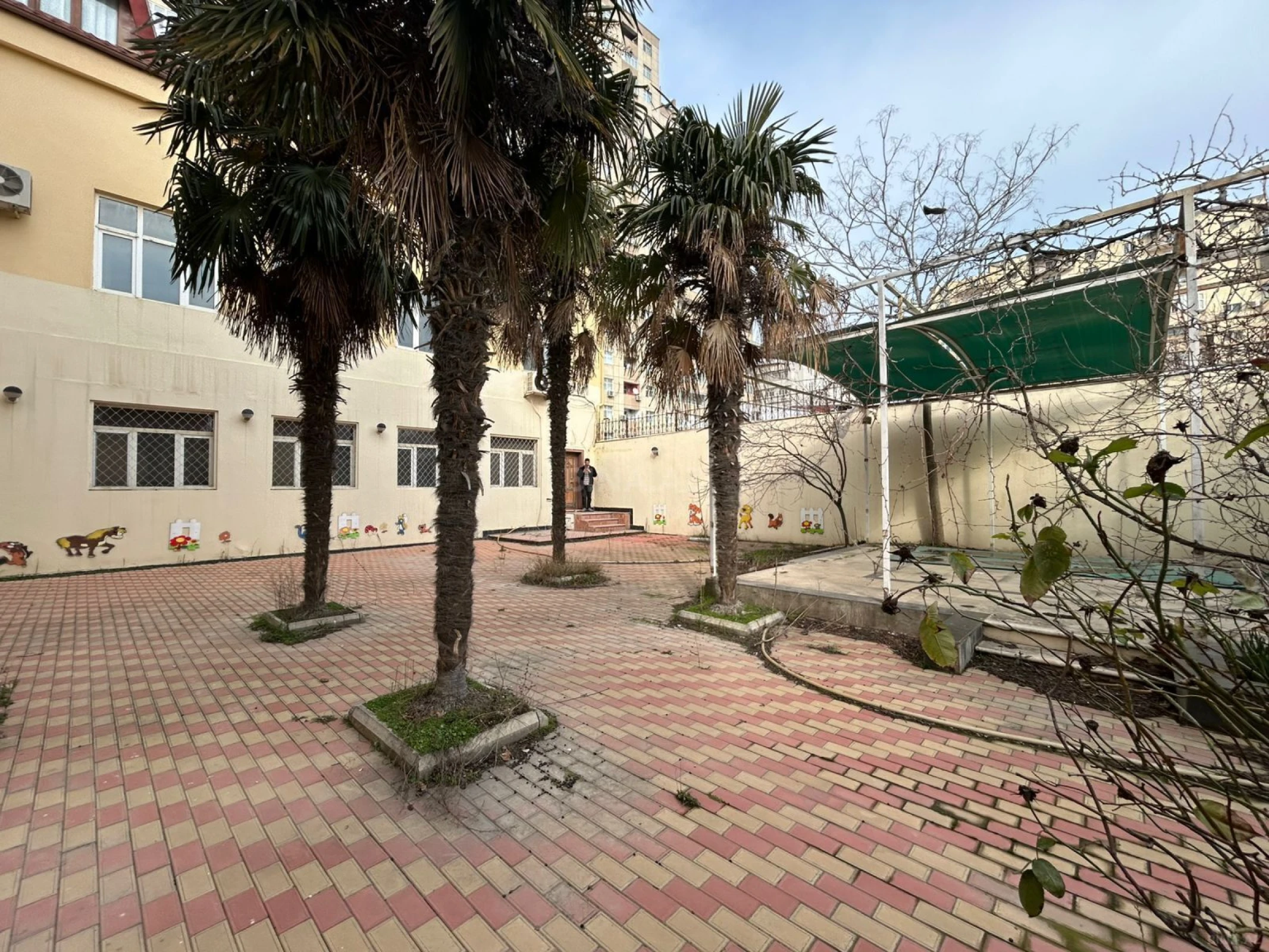 Satılır obyekt 600 m²