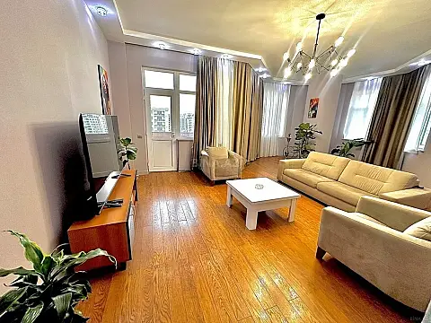 Satılır 3 otaqlı mənzil 145 m² — Bakı 3 otaq 145.00 m²