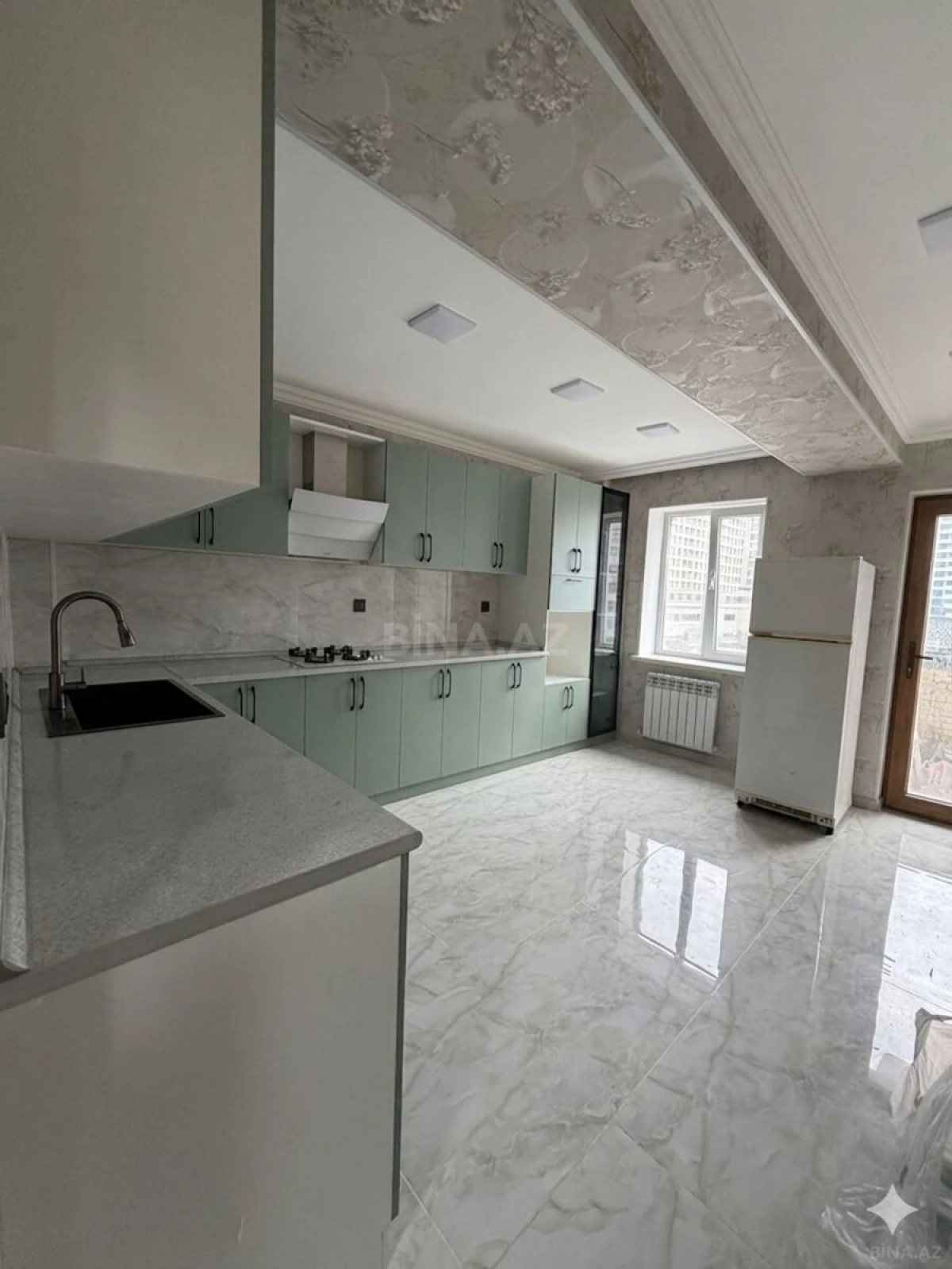 Kirayə verilir 3 otaqlı mənzil 100 m²