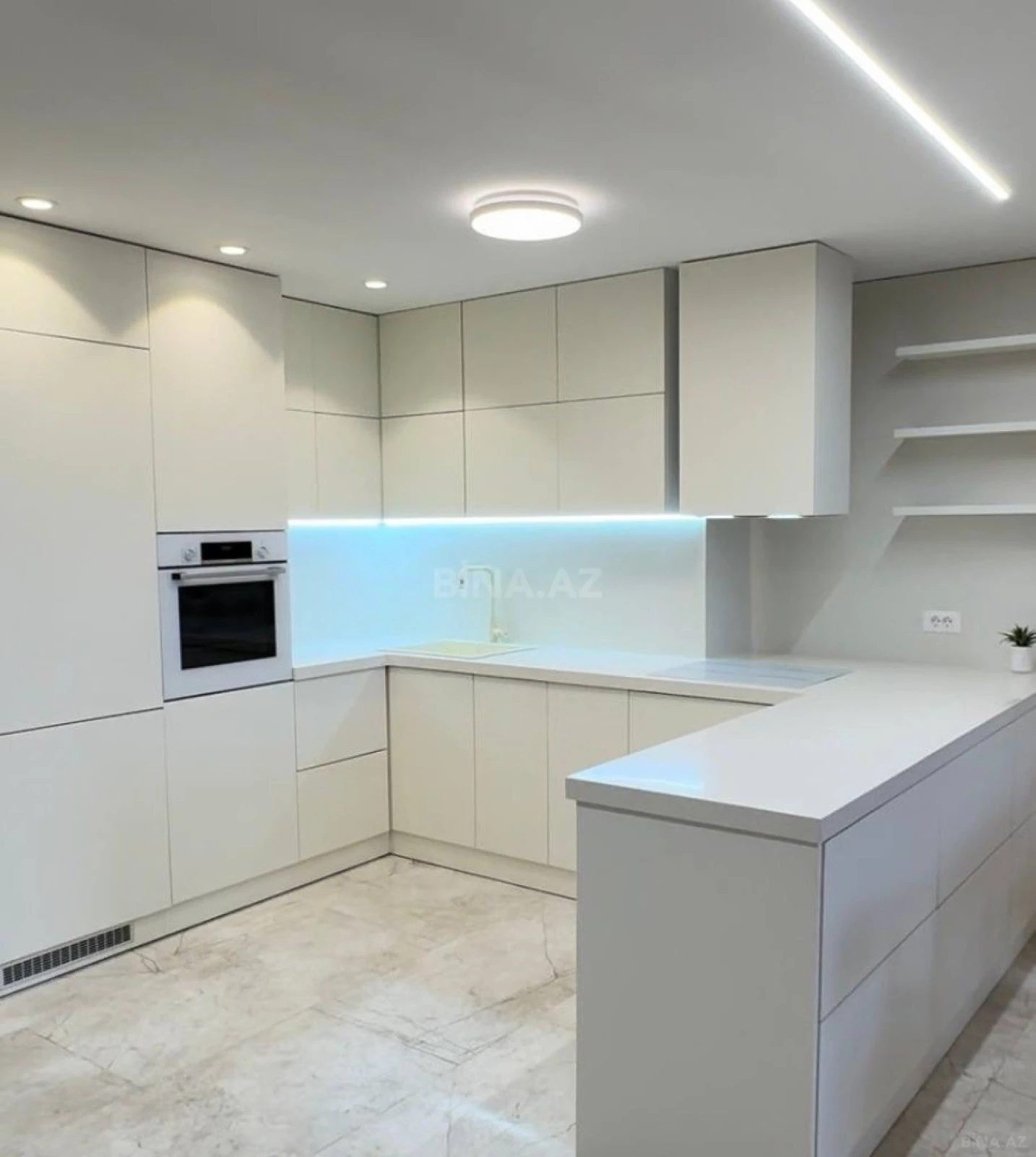 Kirayə verilir 2 otaqlı mənzil 90 m²