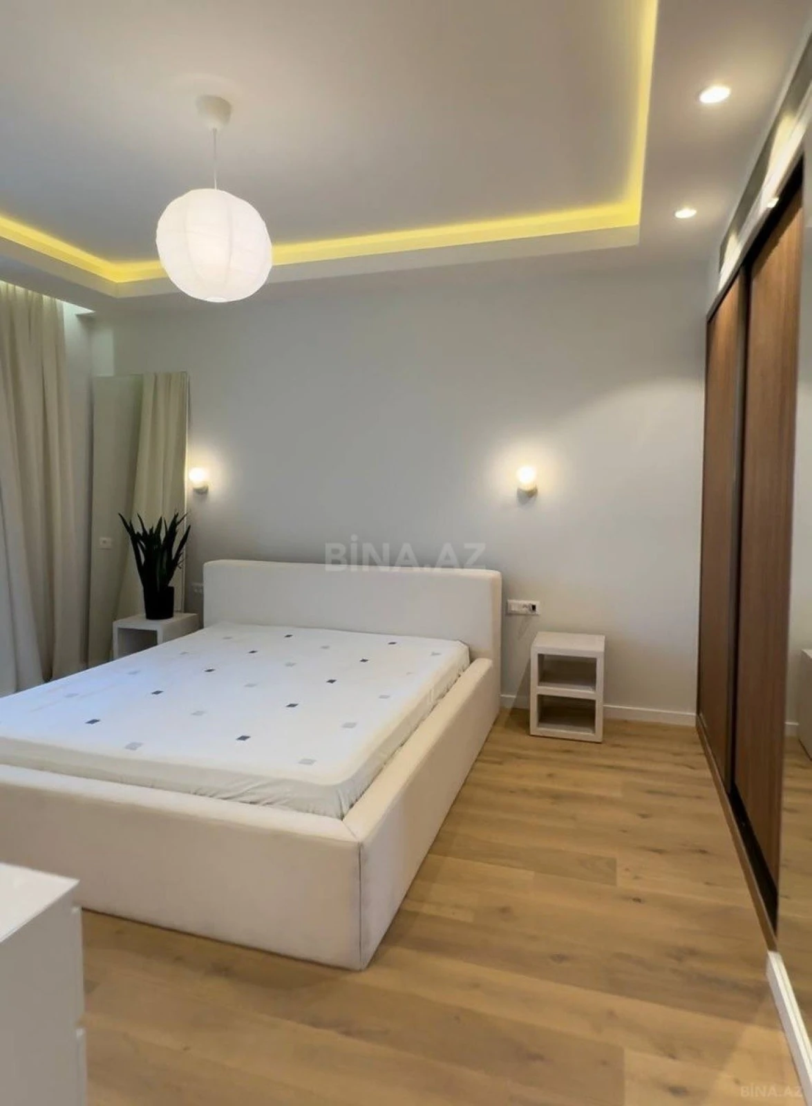 Kirayə verilir 2 otaqlı mənzil 90 m²