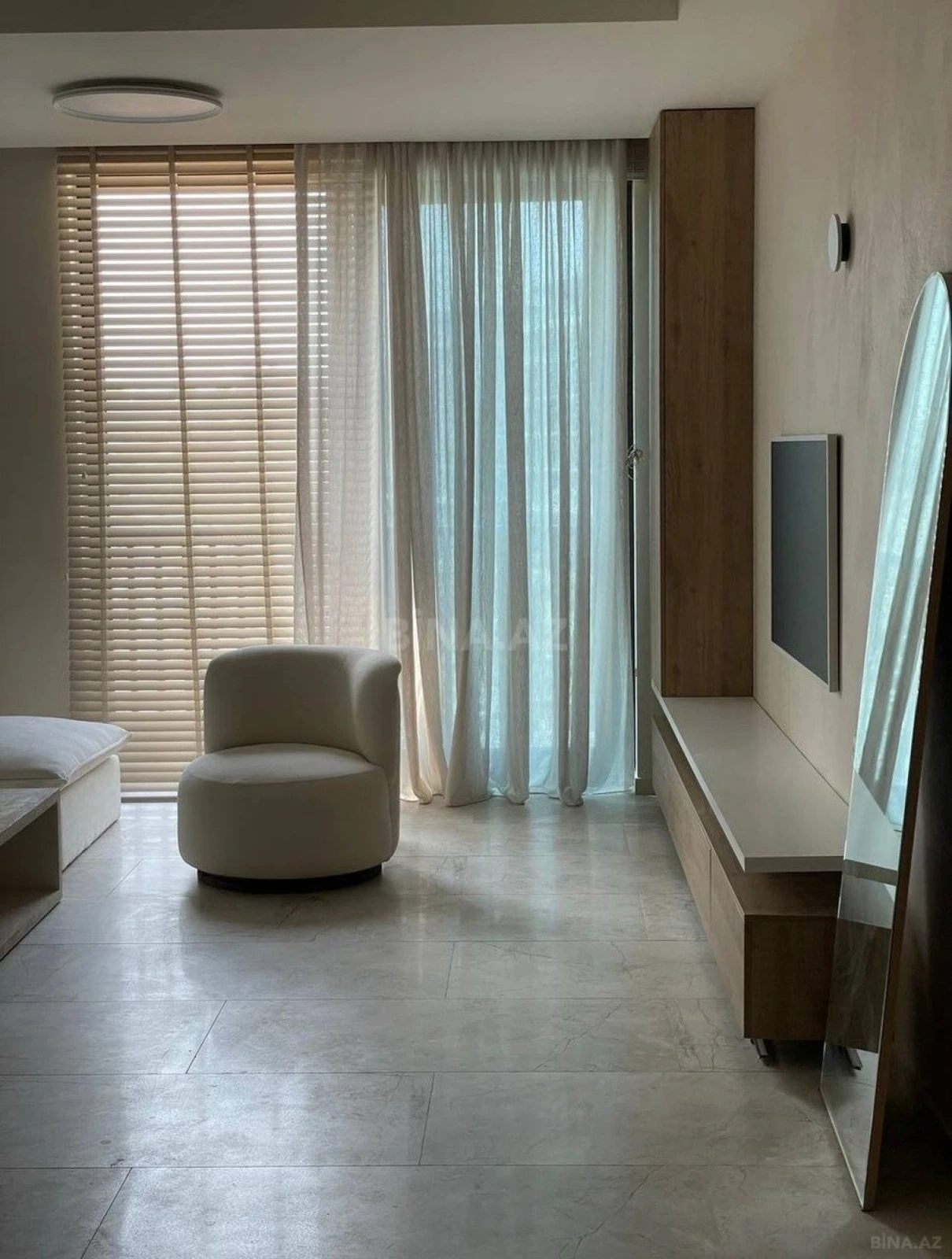 Kirayə verilir 2 otaqlı mənzil 90 m²