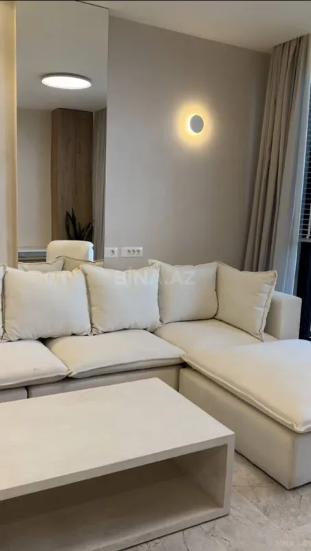 Kirayə verilir 2 otaqlı mənzil 90 m²