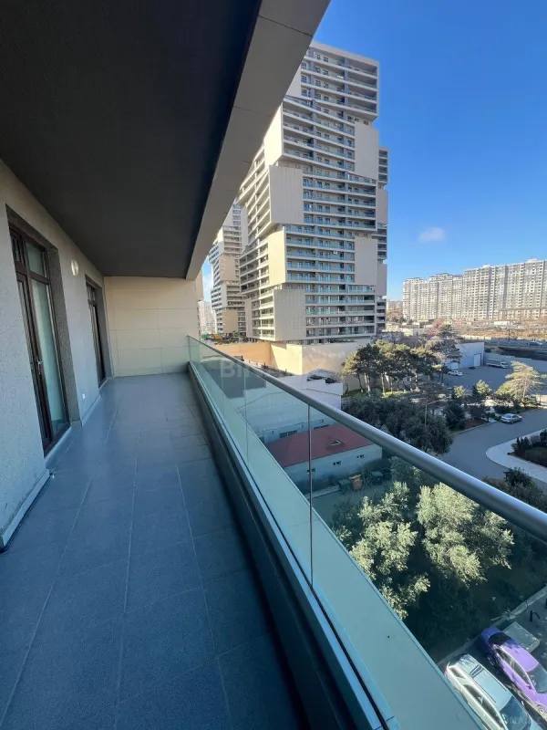Kirayə verilir 3 otaqlı mənzil 145 m²