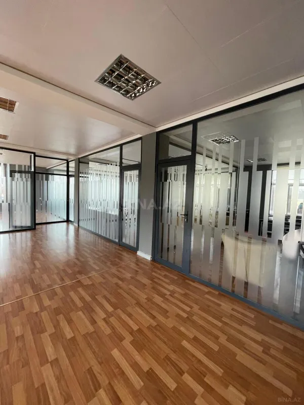 Kirayə verilir 20 otaqlı ofis 2200 m²