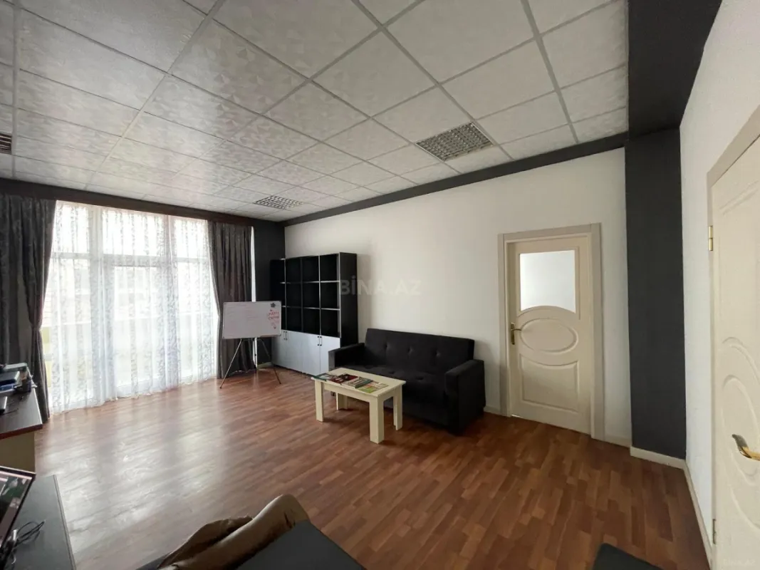 Kirayə verilir 20 otaqlı ofis 2200 m²