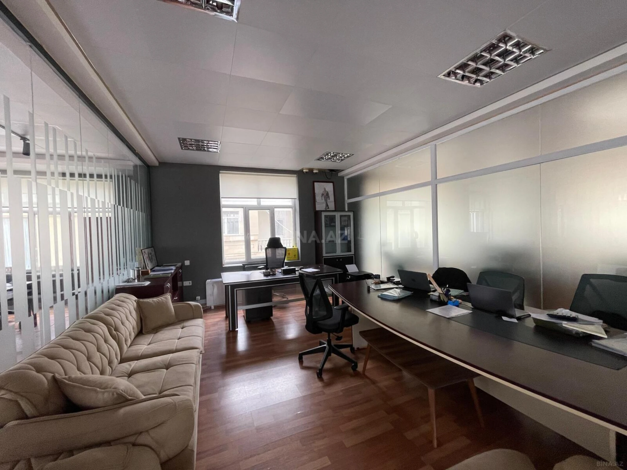 Kirayə verilir 20 otaqlı ofis 2200 m²