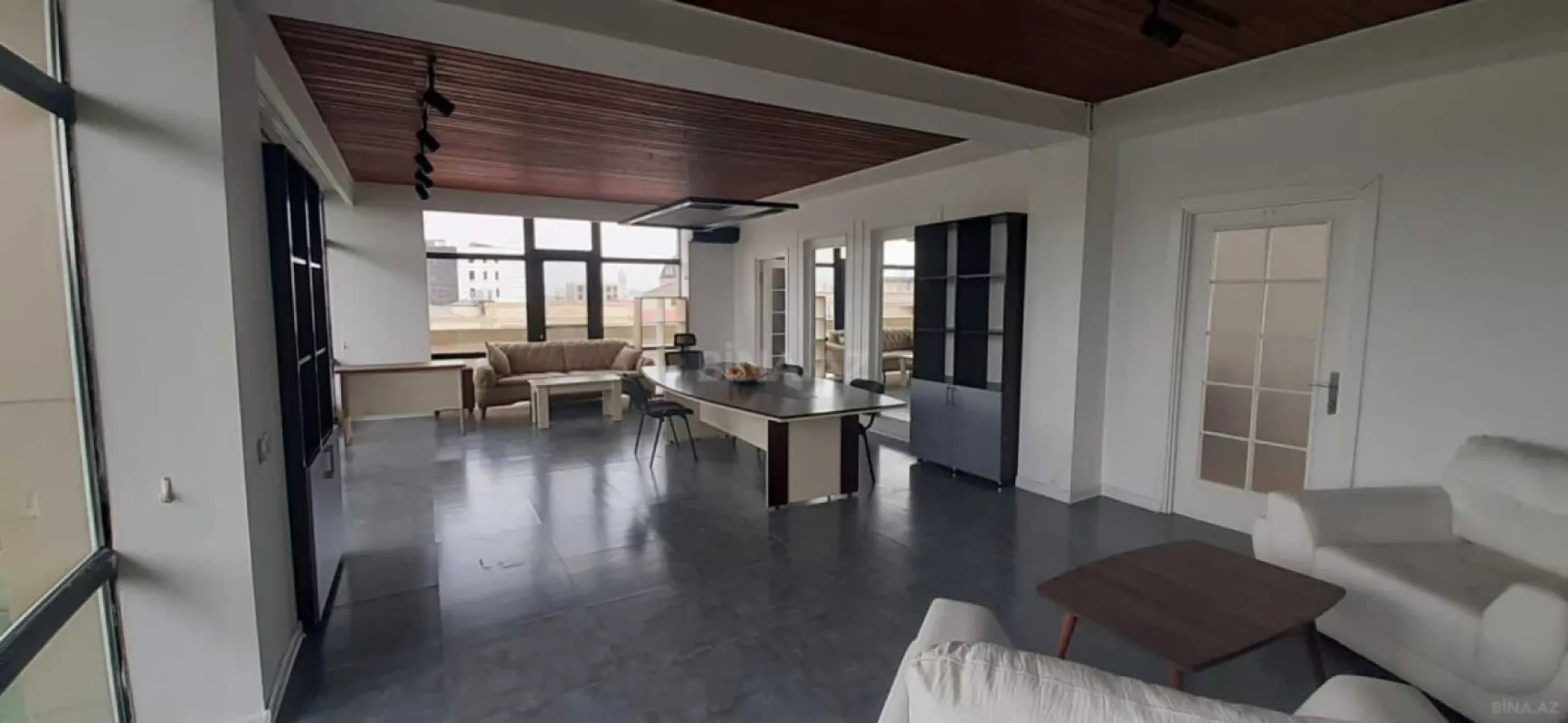 Kirayə verilir 20 otaqlı ofis 2200 m²