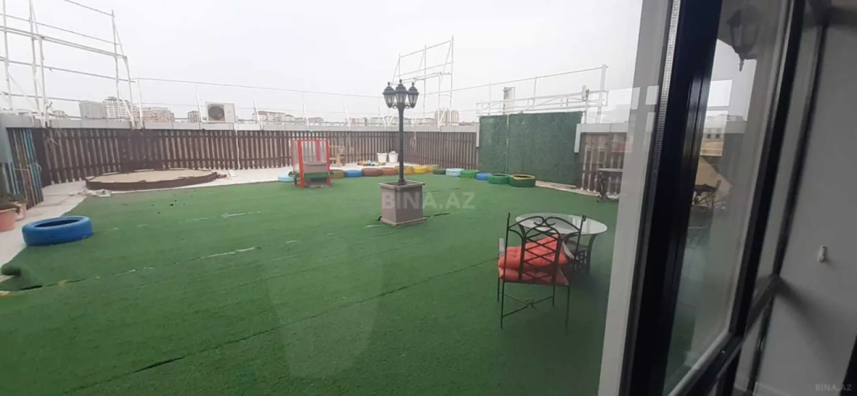 Kirayə verilir 20 otaqlı ofis 2200 m²