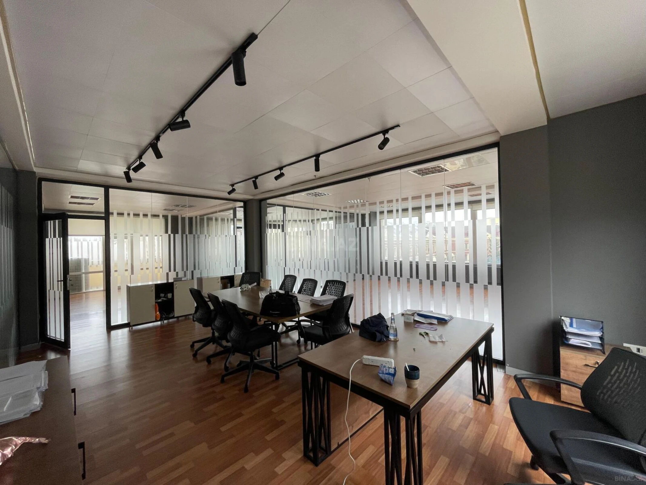 Kirayə verilir 20 otaqlı ofis 2200 m²