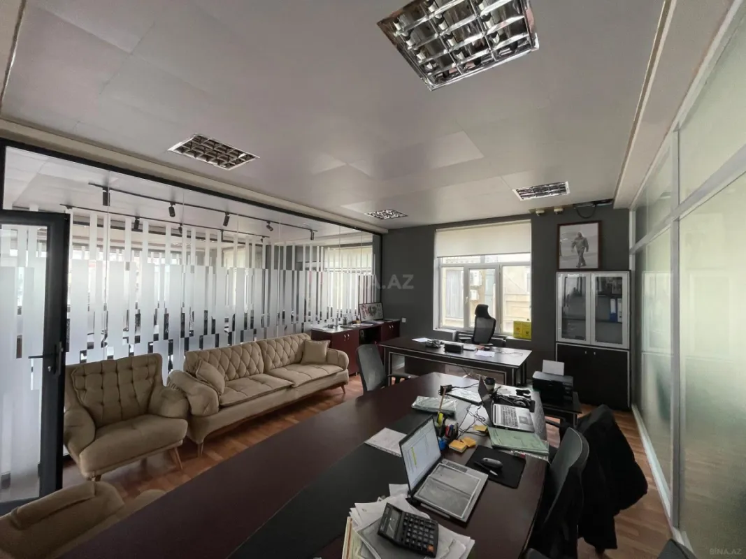 Kirayə verilir 20 otaqlı ofis 2200 m²