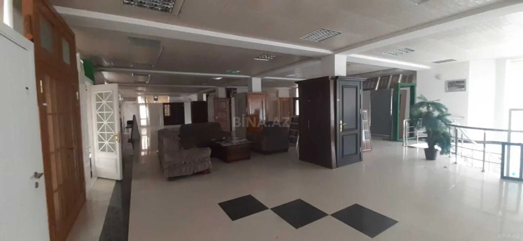 Kirayə verilir 20 otaqlı ofis 2200 m²