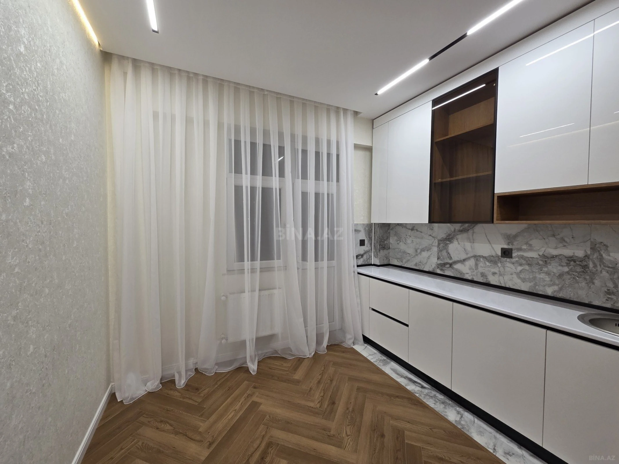 Satılır 2 otaqlı mənzil 81 m²