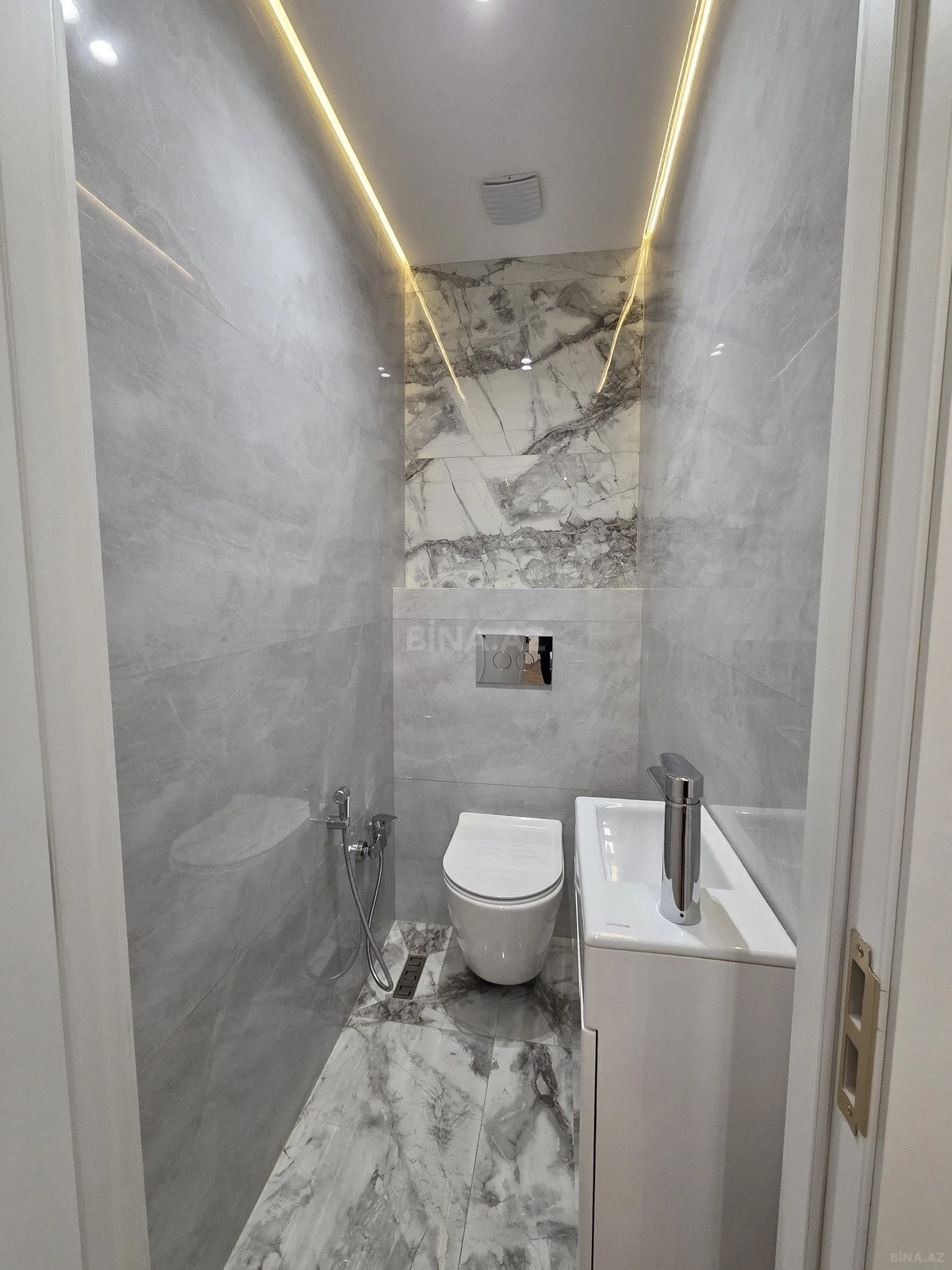 Satılır 2 otaqlı mənzil 81 m²