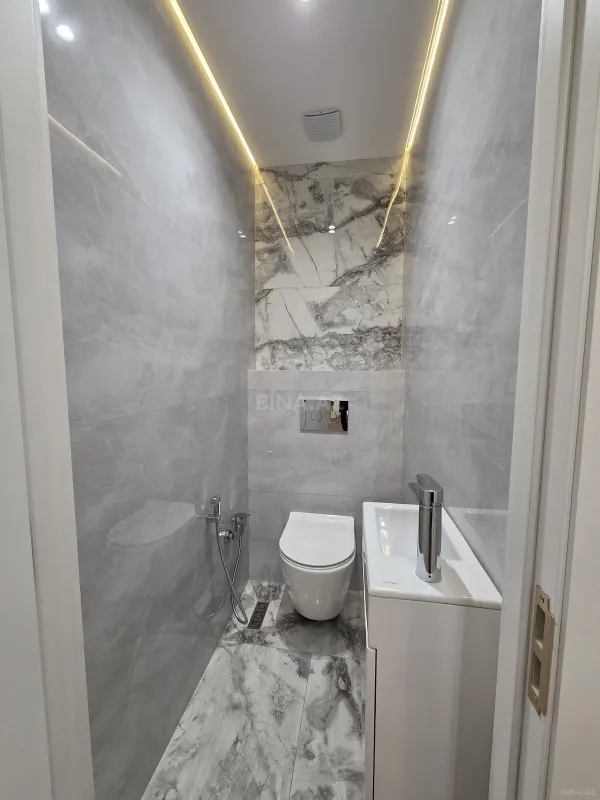 Satılır 2 otaqlı mənzil 81 m²