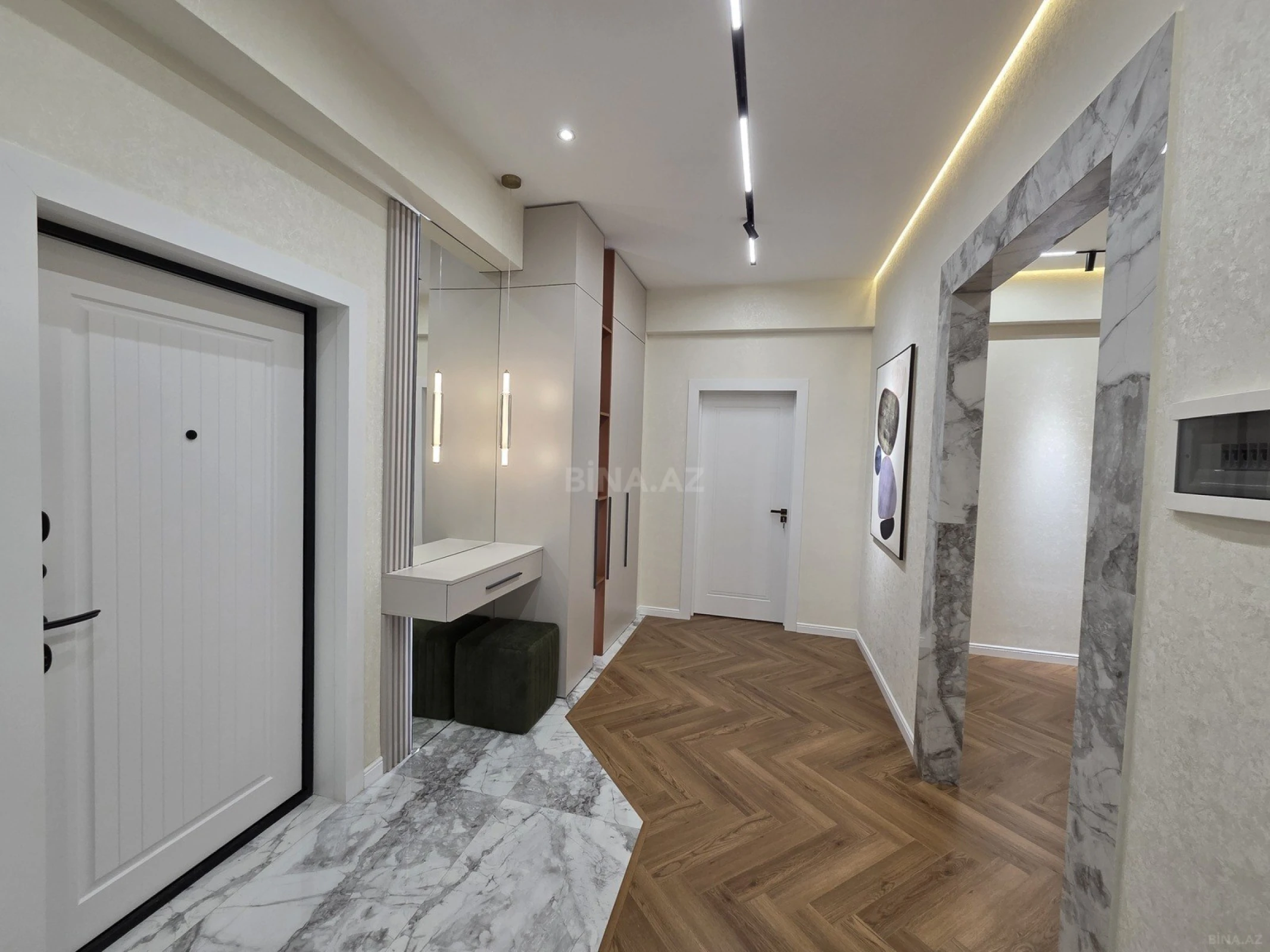Satılır 2 otaqlı mənzil 81 m²