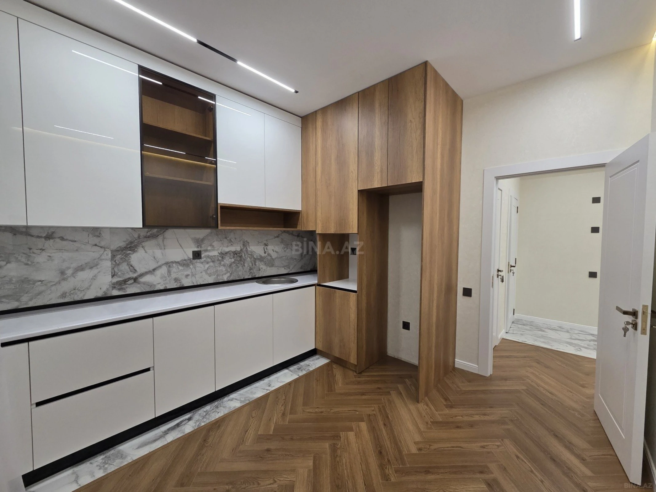 Satılır 2 otaqlı mənzil 81 m²