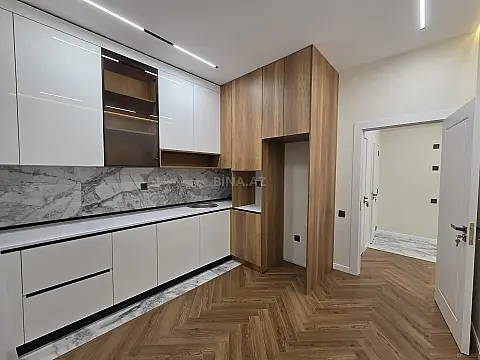 Satılır 2 otaqlı mənzil 81 m²