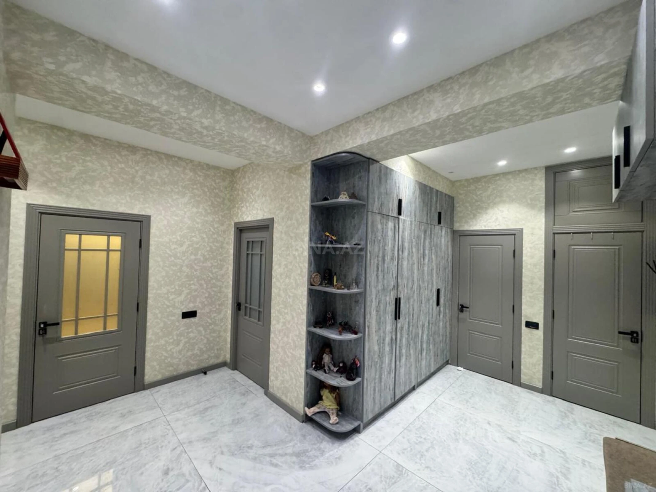 Satılır 4 otaqlı mənzil 157 m²